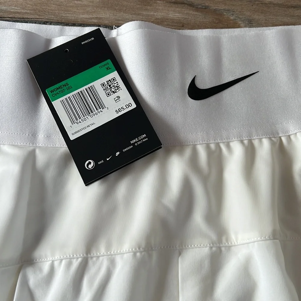New Nike Tennis Skirt - Picture 2 of 3